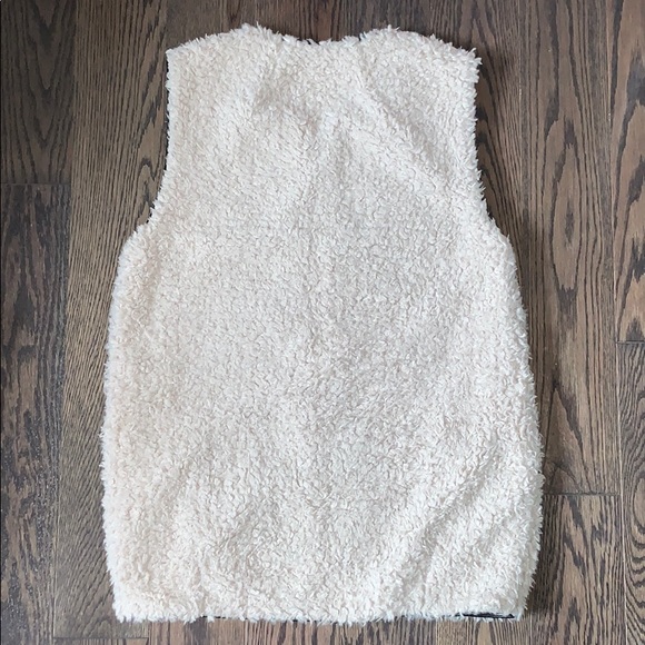 Aritzia • Wilfred Sherpa Vest w/ Leather Piping - Picture 2 of 6